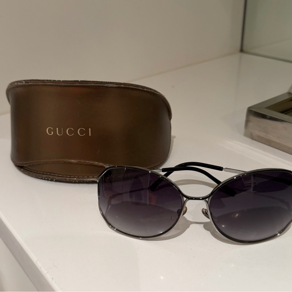 Gucci Black Sunglasses-women’s